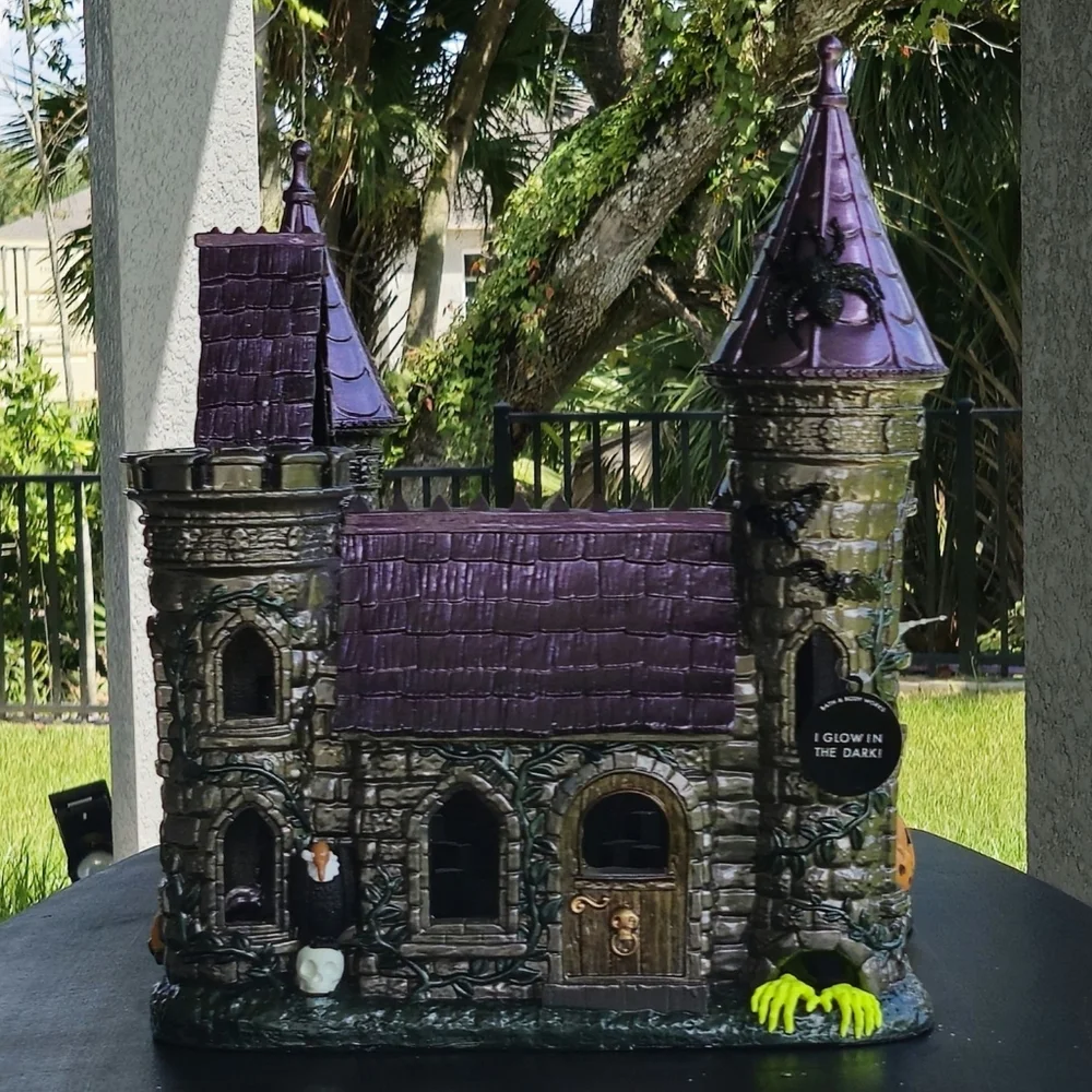 B&BW 2023 Skull King's Halloween House Haunted Castle Luminary (IN ORIGINAL BOX) - Picture 2 of 10